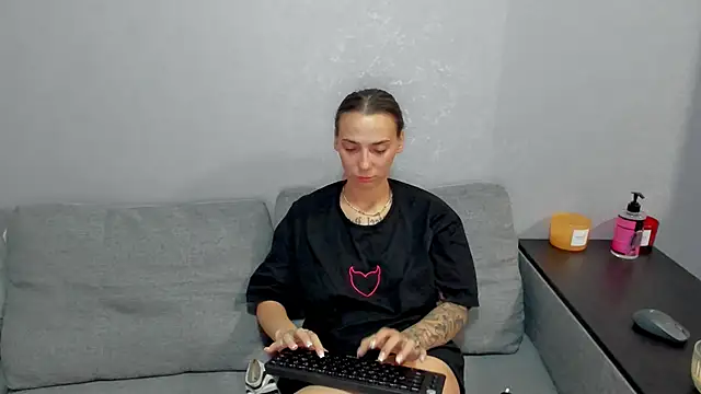 Snapshot of annabishop chatting on 09/25/25, 12:27 annabishop online show from 09/25/25, 12:27