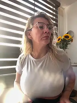 AtheneaRusell online show from 12/19/25, 07:16