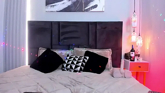 AtheneaRusell online show from 11/12/25, 09:18