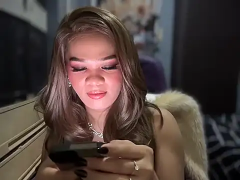Snapshot of SophiaCourthaway chatting on 10/14/25, 04:29 SophiaCourthaway online show from 10/14/25, 04:29