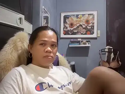 SophiaCourthaway online show from 05/08/26, 06:34