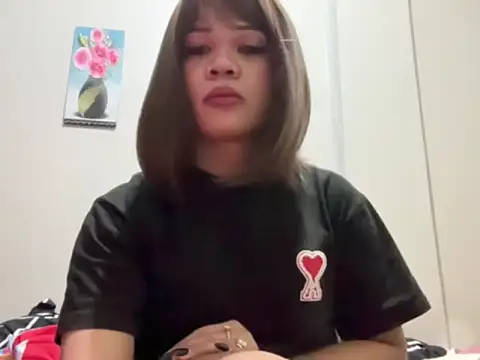 SophiaCourthaway online show from 10/21/25, 06:40