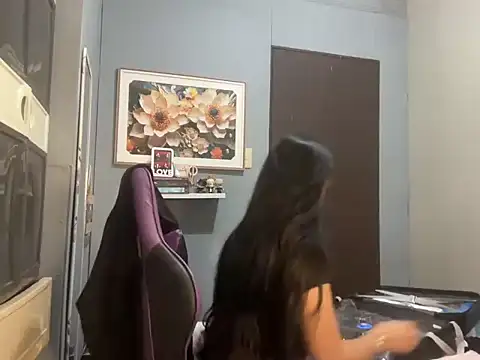 SophiaCourthaway online show from 11/18/25, 05:49