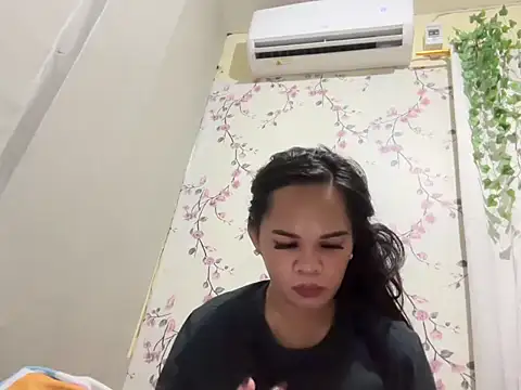 SophiaCourthaway online show from 10/30/25, 07:22