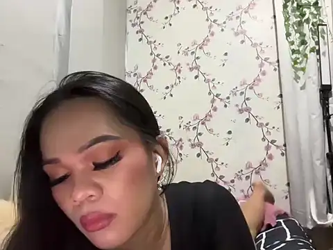 SophiaCourthaway online show from 10/28/25, 01:32