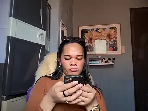 SophiaCourthaway online show from 05/15/26, 02:20