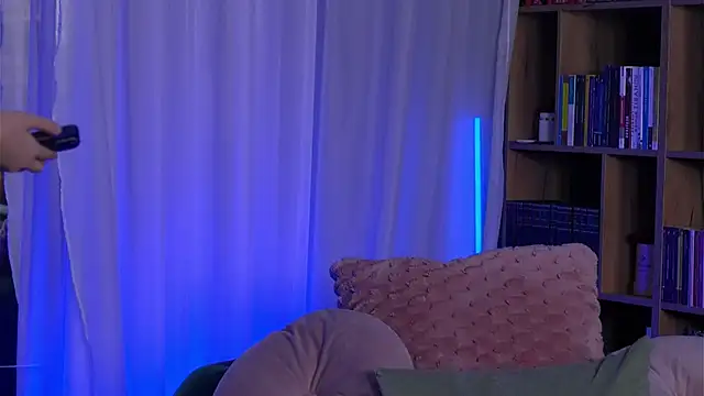 SarahPeach8 online show from 03/07/26, 07:37