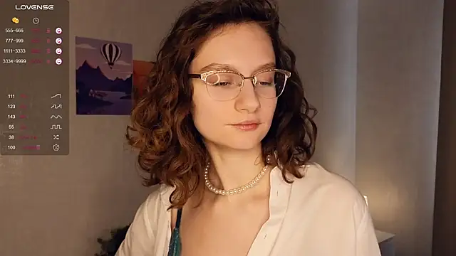Snapshot of Leya_Curly chatting on 02/15/25, 10:00 Leya Curly online show from 02/15/25, 10:00