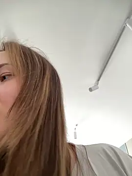 Kiss My Body online show from 05/20/26, 10:56