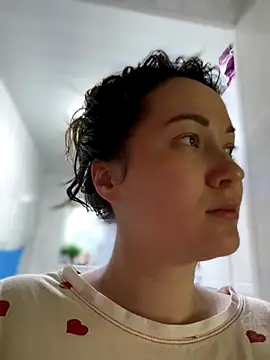 Kiss My Body online show from 10/16/25, 09:39