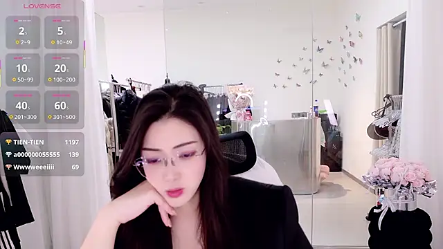 Snapshot of miaomiao-777 chatting on 04/28/26, 02:27 miaomiao-777 online show from 04/28/26, 02:27