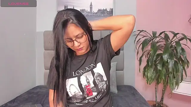 janna lopez  online show from 11/16/25, 11:04