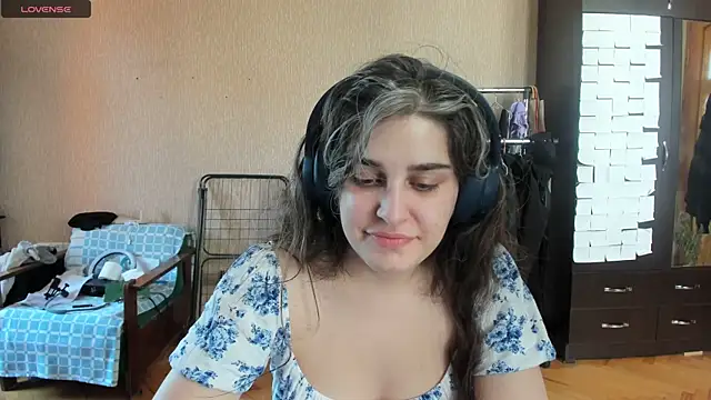Snapshot of _Roselina_ chatting on 06/25/26, 09:47 Roselina online show from 06/25/26, 09:47