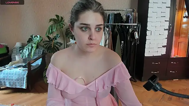 Snapshot of _Roselina_ chatting on 07/29/26, 11:09 Roselina online show from 07/29/26, 11:09