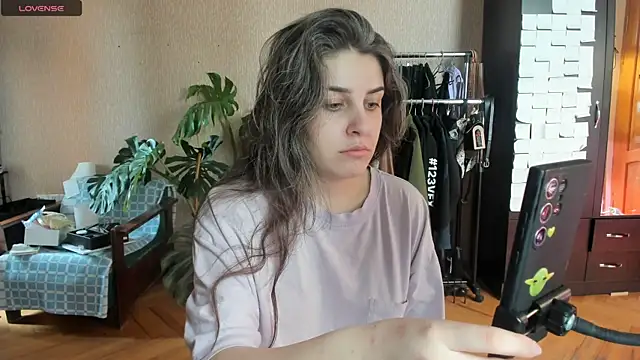 Snapshot of _Roselina_ chatting on 07/28/26, 10:23 Roselina online show from 07/28/26, 10:23