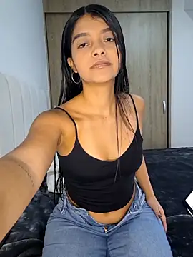 Snapshot of IslaBlaze chatting on 11/11/25, 06:36 IslaBlaze online show from 11/11/25, 06:36