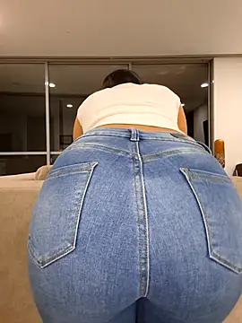 Snapshot of IslaBlaze chatting on 09/25/25, 02:28 IslaBlaze online show from 09/25/25, 02:28