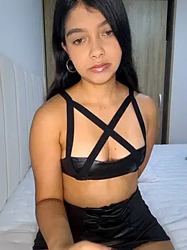 Snapshot of IslaBlaze chatting on 11/14/25, 03:15 IslaBlaze online show from 11/14/25, 03:15