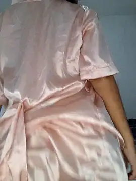 Snapshot of IslaBlaze chatting on 10/17/25, 12:07 IslaBlaze online show from 10/17/25, 12:07