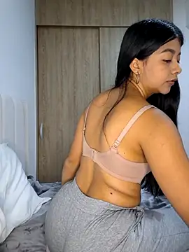 Snapshot of IslaBlaze chatting on 10/26/25, 01:11 IslaBlaze online show from 10/26/25, 01:11