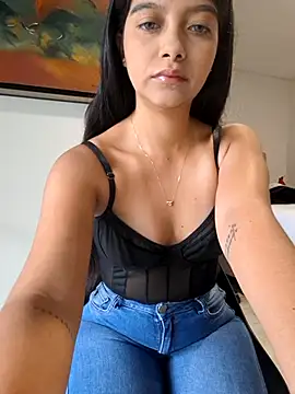 Snapshot of IslaBlaze chatting on 09/15/25, 12:49 IslaBlaze online show from 09/15/25, 12:49