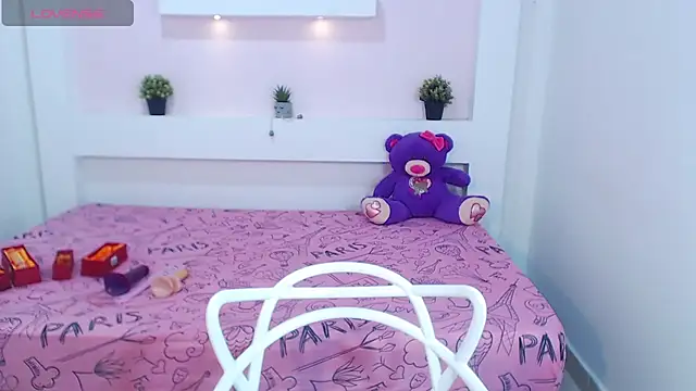 Snapshot of IslaBlaze chatting on 03/07/25, 12:56 IslaBlaze online show from 03/07/25, 12:56