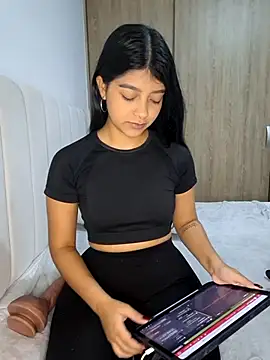 Snapshot of IslaBlaze chatting on 12/14/25, 10:48 IslaBlaze online show from 12/14/25, 10:48