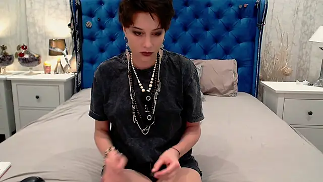 Snapshot of via_mayer_ chatting on 01/08/26, 01:11 via mayer online show from 01/08/26, 01:11