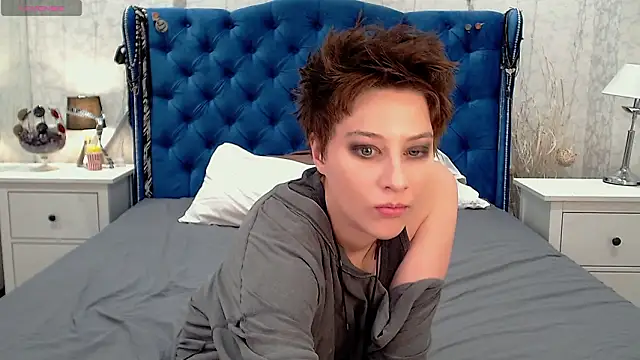 Snapshot of via_mayer_ chatting on 02/22/26, 10:06 via mayer online show from 02/22/26, 10:06