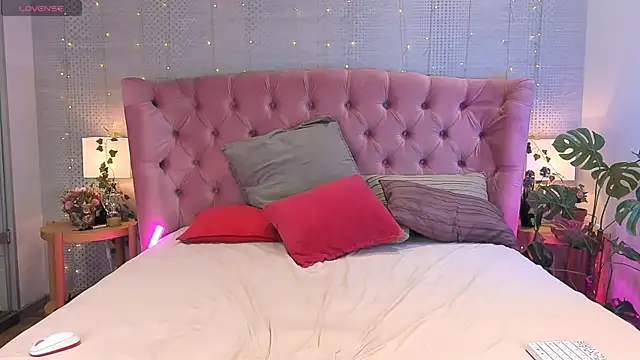 Snapshot of via_mayer_ chatting on 03/18/25, 02:29 via mayer online show from 03/18/25, 02:29