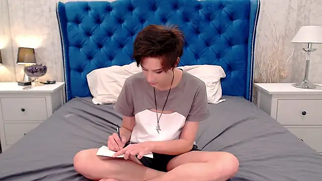 Snapshot of via_mayer_ chatting on 10/16/25, 10:07 via mayer online show from 10/16/25, 10:07