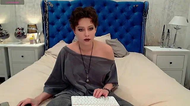 Snapshot of via_mayer_ chatting on 02/11/26, 09:58 via mayer online show from 02/11/26, 09:58