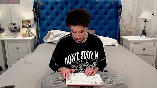 via mayer  online show from 03/02/26, 09:00