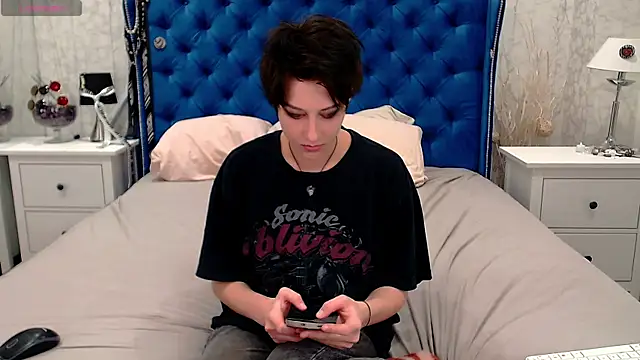 Snapshot of via_mayer_ chatting on 12/23/25, 04:23 via mayer online show from 12/23/25, 04:23