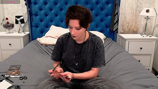 via mayer  online show from 12/19/25, 10:01