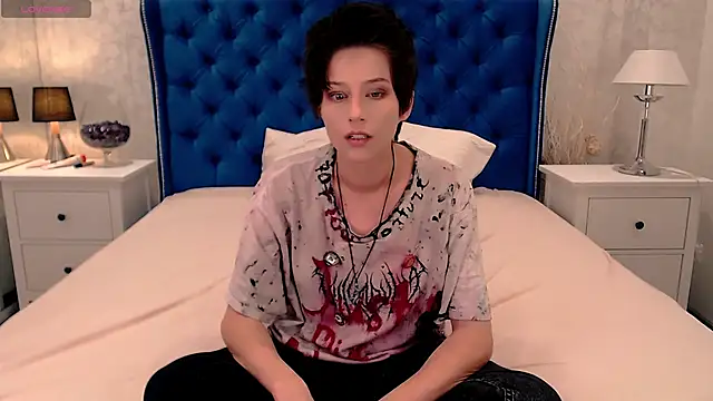 Snapshot of via_mayer_ chatting on 10/06/25, 08:53 via mayer online show from 10/06/25, 08:53