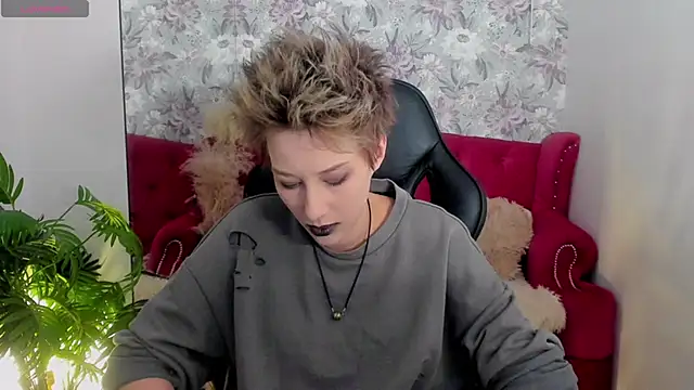 Snapshot of via_mayer_ chatting on 03/20/25, 11:45 via mayer online show from 03/20/25, 11:45