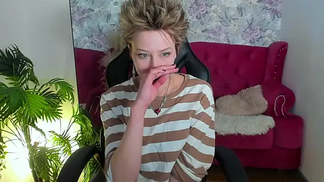 Snapshot of via_mayer_ chatting on 03/19/25, 02:57 via mayer online show from 03/19/25, 02:57