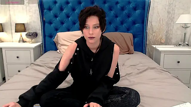 Snapshot of via_mayer_ chatting on 11/07/25, 10:09 via mayer online show from 11/07/25, 10:09