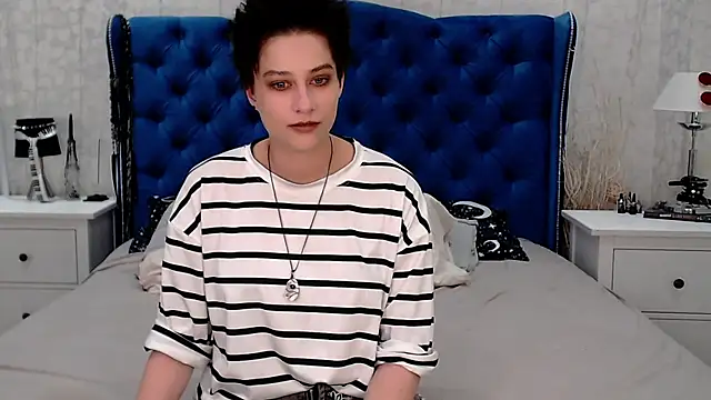 Snapshot of via_mayer_ chatting on 07/11/26, 08:03 via mayer online show from 07/11/26, 08:03