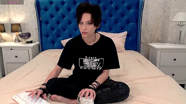 Snapshot of via_mayer_ chatting on 10/24/25, 06:29 via mayer online show from 10/24/25, 06:29