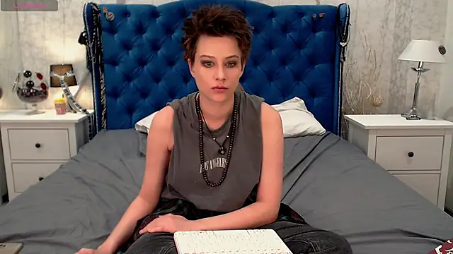 Snapshot of via_mayer_ chatting on 02/25/26, 10:37 via mayer online show from 02/25/26, 10:37