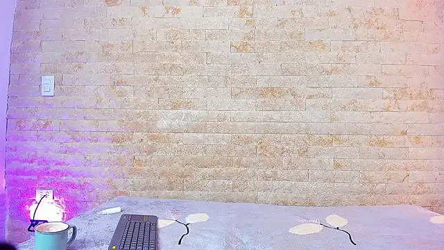 Snapshot of pocahontas_pow chatting on 10/28/25, 12:04 pocahontas pow online show from 10/28/25, 12:04