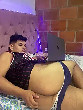 HOT BOY 18  online show from 01/15/25, 06:01