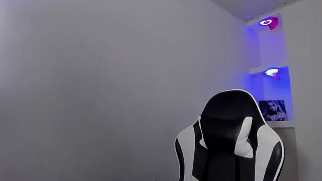 Miss sparkle00 online show from 11/30/25, 04:57