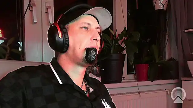 Skullkeeper1984 online show from 10/15/25, 10:29