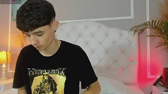 connor and angel online show from 03/03/25, 05:20