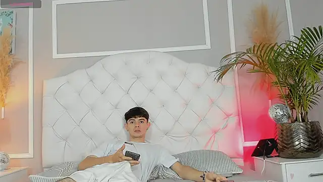 connor and angel online show from 03/19/25, 04:34