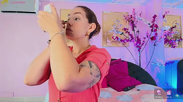 Snapshot of scarlette69 chatting on 02/10/26, 08:08 scarlette69 online show from 02/10/26, 08:08