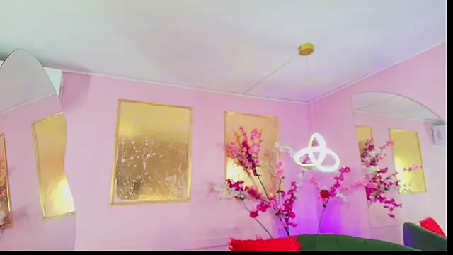 Snapshot of scarlette69 chatting on 11/10/25, 08:25 scarlette69 online show from 11/10/25, 08:25